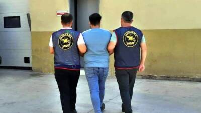 Gaziantep'te çeşitli suçlardan aranan 3 kişi jandarma ekipleri tarafından yakalandı.