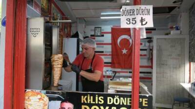 Kilis'te döner ustası Ali Karabalık, fiyat artışlarına rağmen 35 liradan