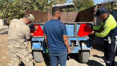Kilis'te traktörlerin karıştığı trafik kazalarını önlemek ve tarım araçlarının güvenli