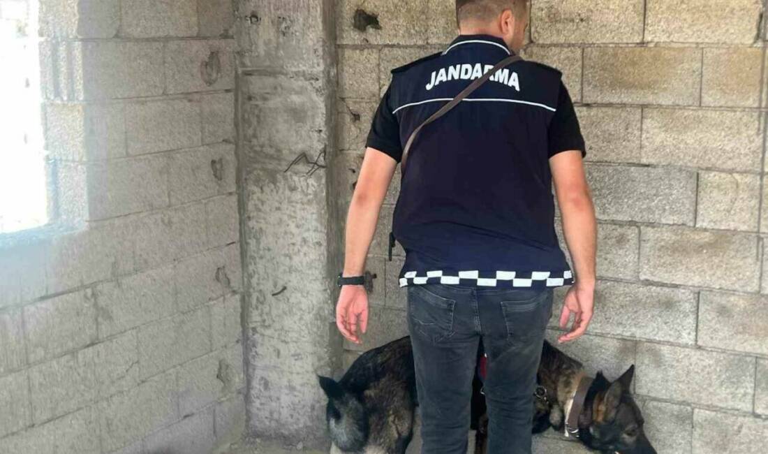Kilis’te jandarma ekipleri, yeni eğitim-öğretim yılının ilk gününde okul önlerinde