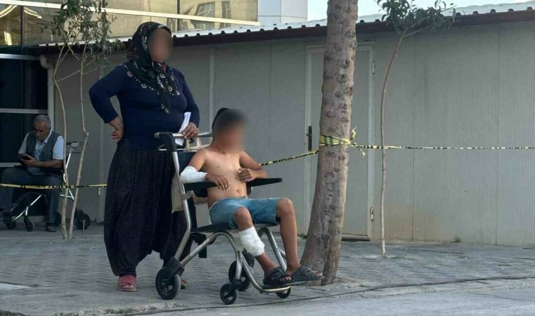 Adıyaman’da, başı boş bir köpeğin saldırısına uğrayan bir çocuk yaralandı.