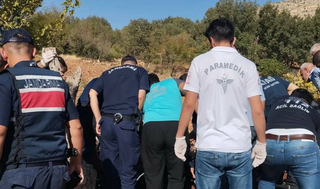 Adıyaman'ın Kahta ilçesinde bir vatandaşın kuyuya düşmesi sonucunda ekipler tarafından