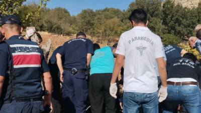 Adıyaman'ın Kahta ilçesinde bir vatandaşın kuyuya düşmesi sonucunda ekipler tarafından