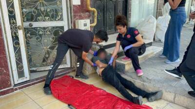 Adıyaman'da bir madde bağımlısının sokakta hareketsiz şekilde yattığı bildirildi. Vatandaşların