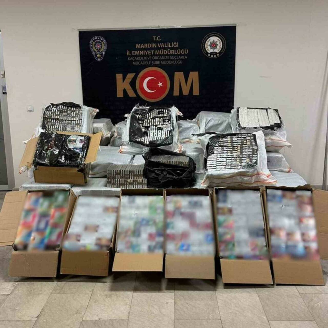 Mardin'de polis ekipleri tarafından düzenlenen operasyonlarda toplamda 51 bin paket