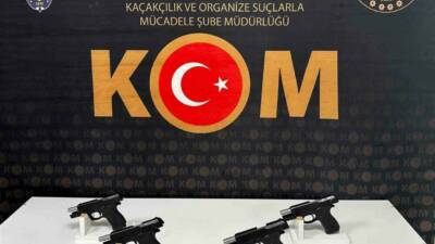 Mardin’in Kızıltepe ilçesinde durdurulan bir araçta 5 ruhsatsız tabanca ele