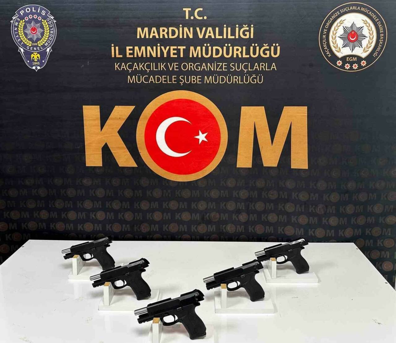 Mardin’in Kızıltepe ilçesinde durdurulan bir araçta 5 ruhsatsız tabanca ele