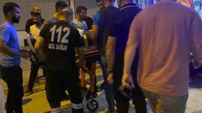 Mardin'in Nusaybin ilçesinde seyir halindeki bir otomobile kimliği belirsiz kişiler