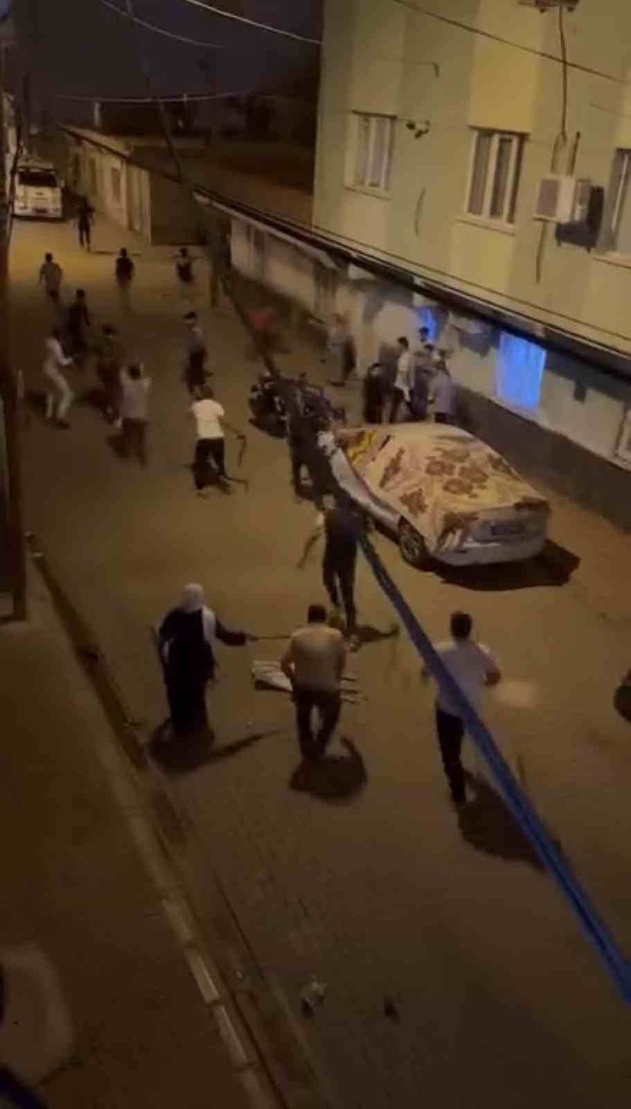 Mardin’in Kızıltepe ilçesinde iki grup arasında çıkan silahlı ve sopalı