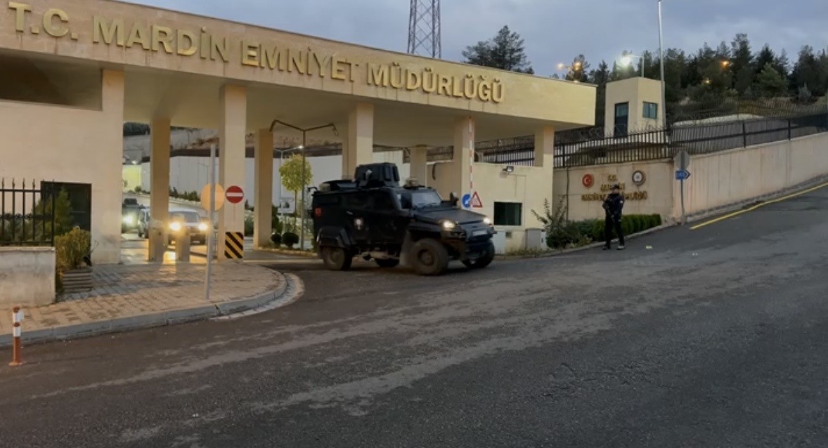 Mardin İl Emniyet Müdürlüğü ekiplerince Nusaybin’de uyuşturucu satıcılarına yönelik düzenlenen