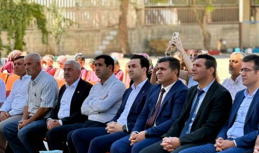 Mardin'in Midyat ilçesinde, Midyat taşıyla kaplanarak yenilenen Yolbaşı İlkokulu'nun açılışı