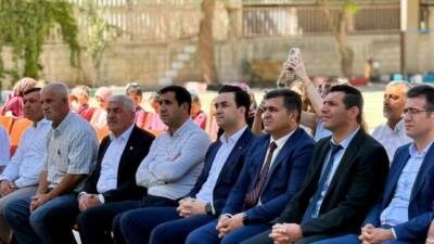 Mardin'in Midyat ilçesinde, Midyat taşıyla kaplanarak yenilenen Yolbaşı İlkokulu'nun açılışı
