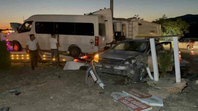 Adıyaman'da minibüs ile otomobilin çarpışması sonucu 12 kişi yaralandı. Kazada