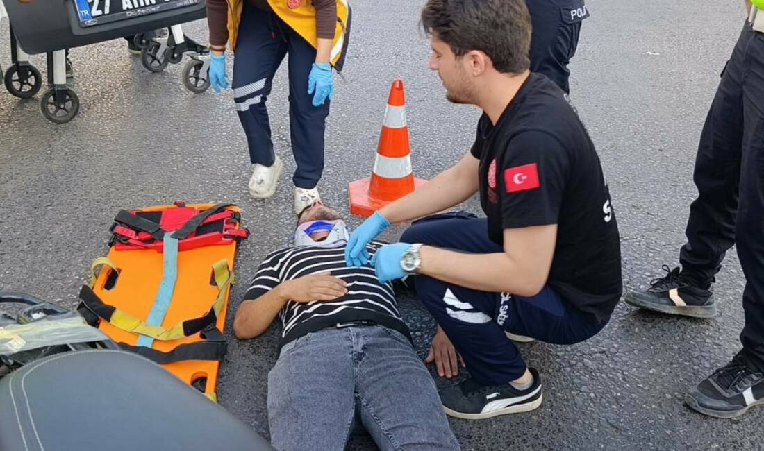 Gaziantep’te minibüsün çarptığı motosikletin sürücüsü yaralandı.