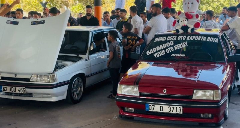 Şanlıurfa'nın Ceylanpınar ilçesinde, modifiye otomobil ve motosiklet tutkunları bir araya