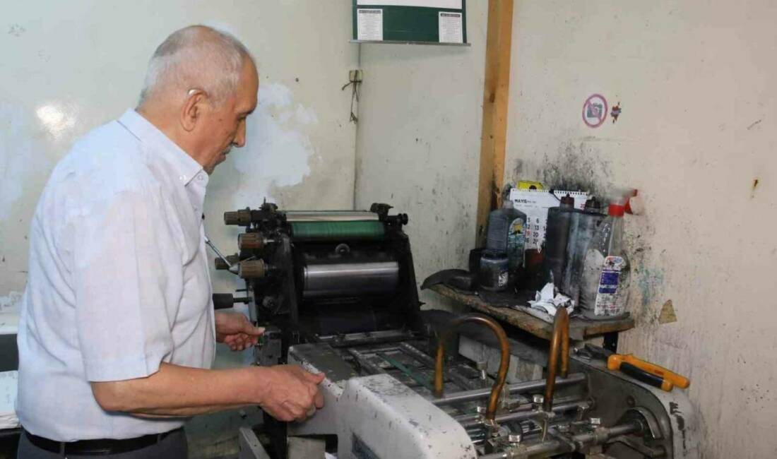 Gaziantep'te 80 yaşındaki Enver Yarıcı, 13 yaşında başladığı matbaacılık mesleğini