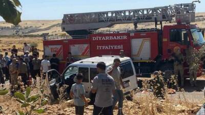 Diyarbakır'ın Kocaköy ilçesinde lise öğrencisi Zeynep Tüzün, okuldan çıktıktan sonra