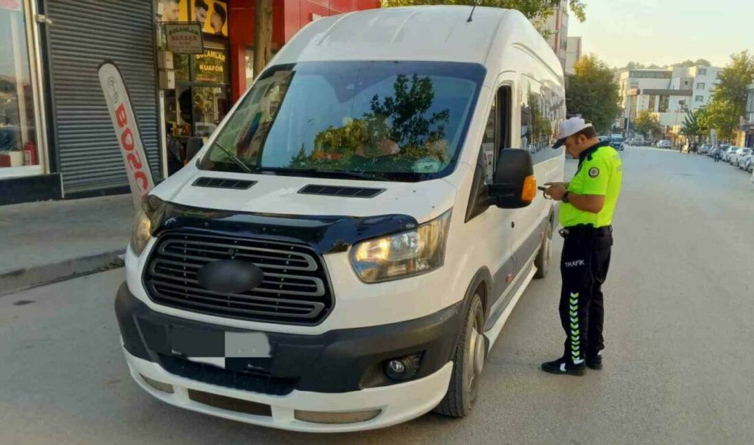 Adıyaman İl Emniyet Müdürlüğü, okul servis araçlarına yönelik denetimlerde bulundu.