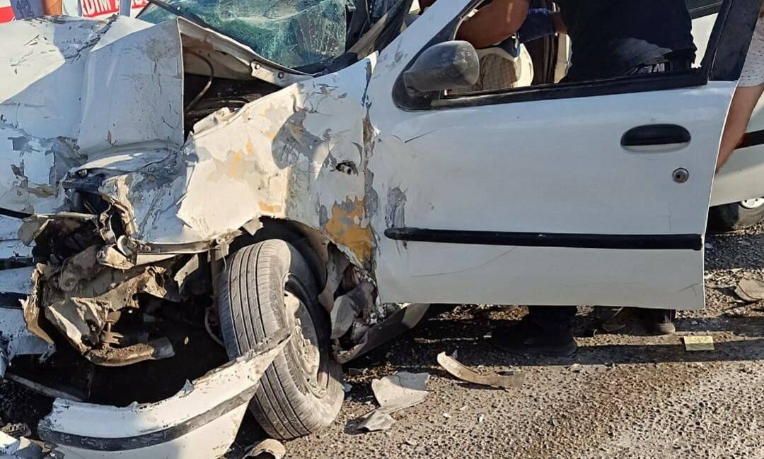 Adıyaman'da otomobil ile tırın çarpışması sonucu meydana gelen kazada 2