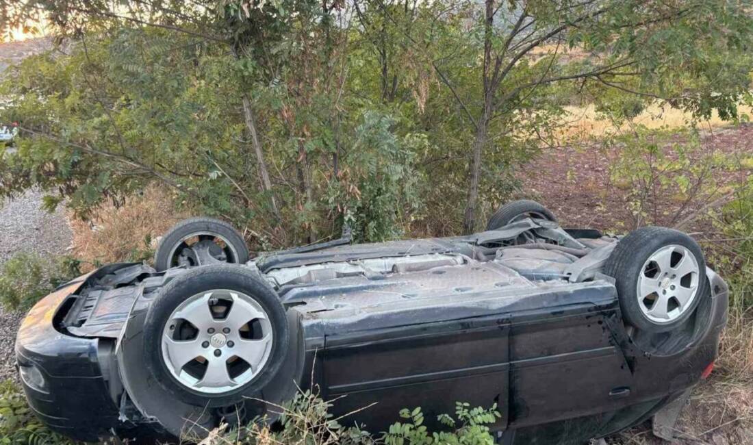Adıyaman’ın Besni ilçesinde meydana gelen trafik kazasında otomobilin takla atması
