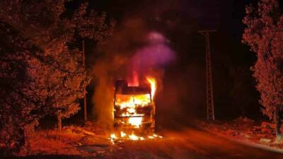 Adıyaman'ın Gölbaşı ilçesinde park halindeki bir kamyon, belirlenemeyen bir sebepten