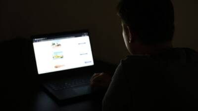 Üniversitelerin açılmasına sayılı günler kala, burs arayışı telaşı yaşayan öğrencilerin