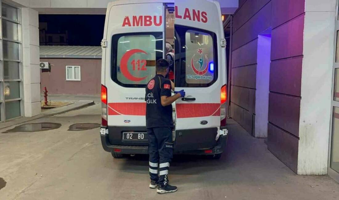 Adıyaman'da kapağı açık bırakılan rögar çukuruna düşen motosiklet sürücüsü ağır