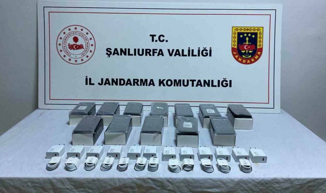 Şanlıurfa'nın Haliliye ilçesinde düzenlenen operasyonda 12 adet gümrük kaçağı akıllı