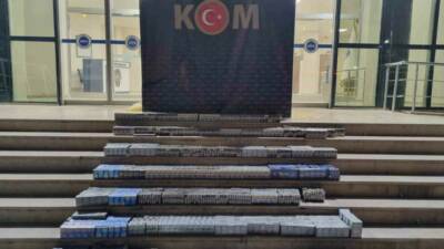 Şanlıurfa'da polis ekipleri kaçakçılık operasyonları kapsamında 14 zanlıyı gözaltına aldı.