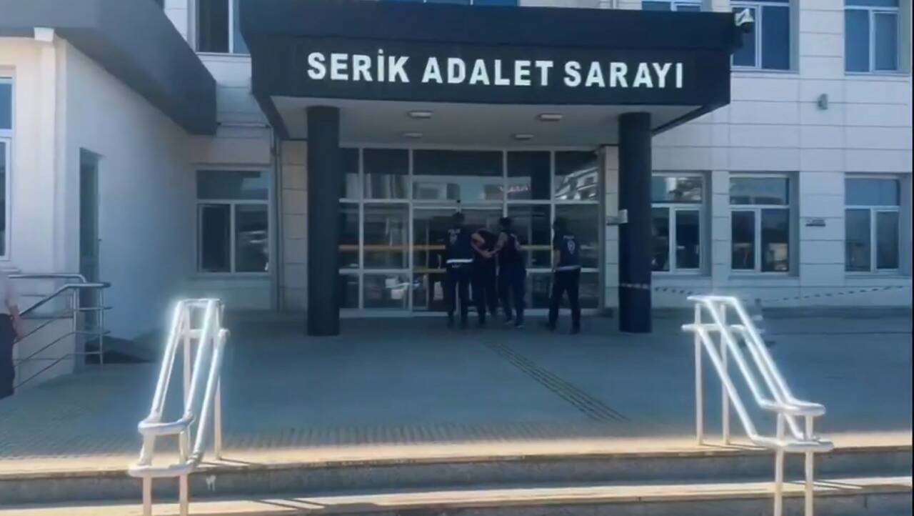 Şanlıurfa'da özel halk otobüsü şoförüne bıçakla saldıran zanlı, Antalya'da yakalanarak