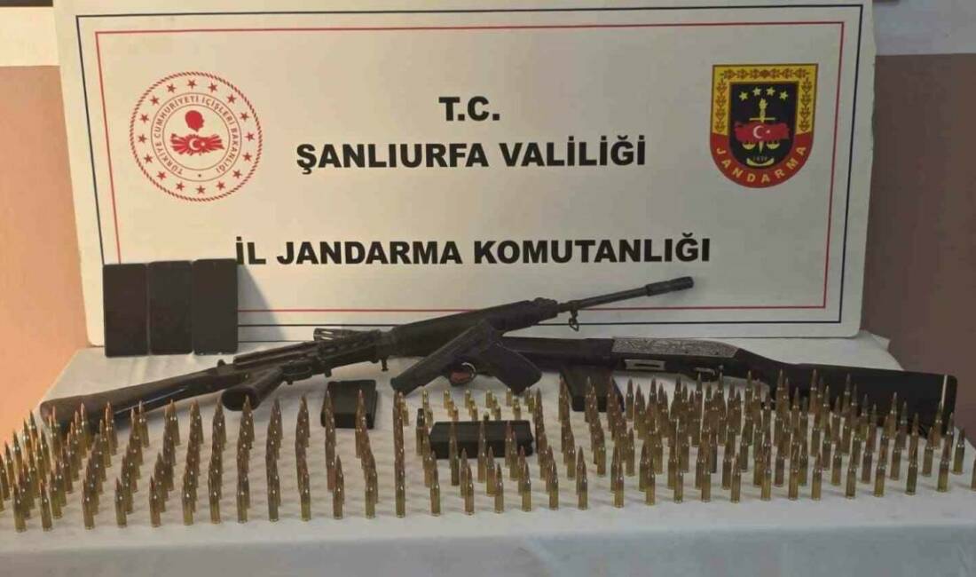 Şanlıurfa’nın Haliliye ilçesinde yapılan operasyonda ruhsatsız tabanca ve uzun namlulu
