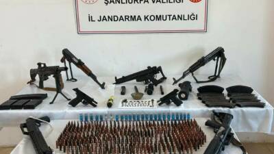 Jandarma ekipleri Şanlıurfa'nın Halfeti ilçesinde silah kaçakçılarına yönelik operasyon düzenledi.