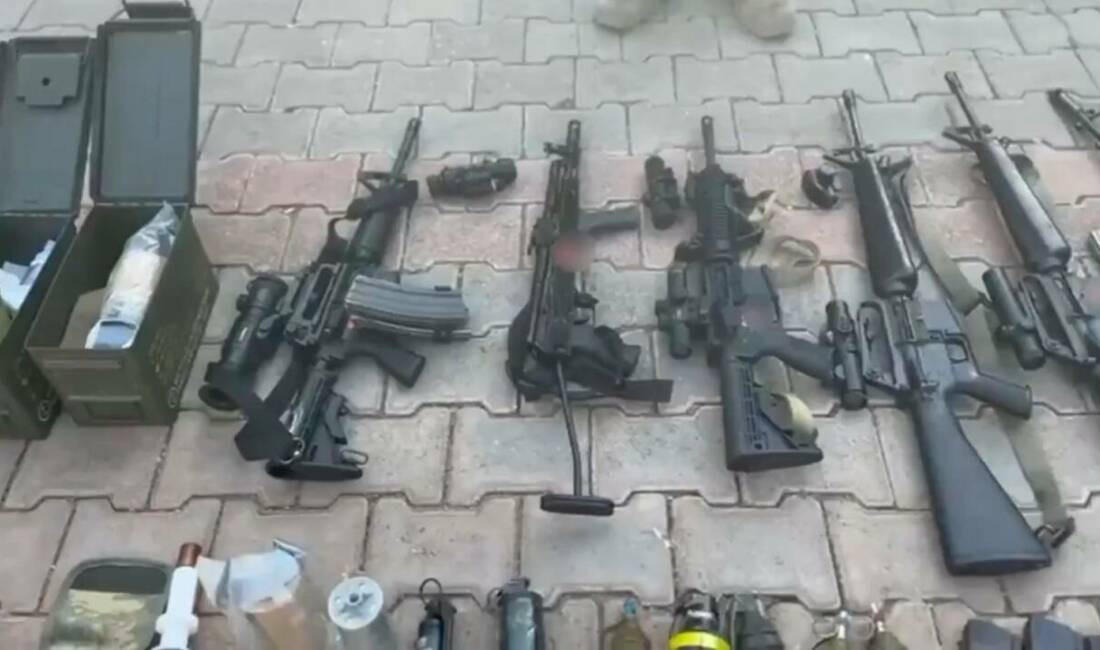 Şanlıurfa'da jandarma tarafından düzenlenen operasyonda el bombaları, uzun namlulu silahlar