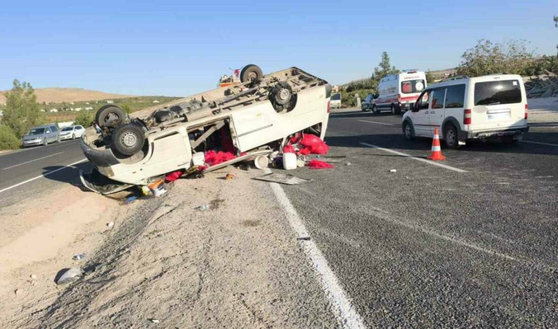Şanlıurfa'da meydana gelen trafik kazasında, tarım işçilerini taşıyan bir minibüs