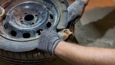 Şanlıurfa’da otomobil yedek lastiğinde gizlenen 3 kilo 450 gram ağırlığında