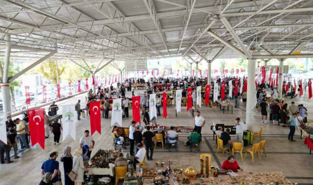 Gaziantep'te Şehitkamil Belediye Başkanı Umut Yılmaz tarafından kurulan Antika Pazarı,