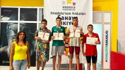 Mersin’de düzenlenen Analig Türkiye Şampiyonası Yüzme Yarışmaları’nda Şehitkamil Belediyesi sporcuları