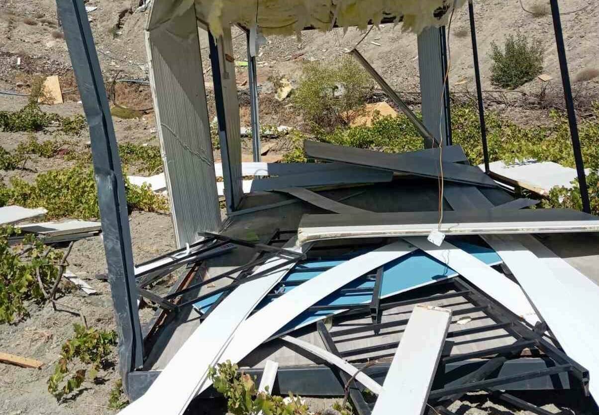 Adıyaman'ın Gölbaşı ilçesine bağlı Hamzalar köyünde şiddetli rüzgarın etkisiyle boş