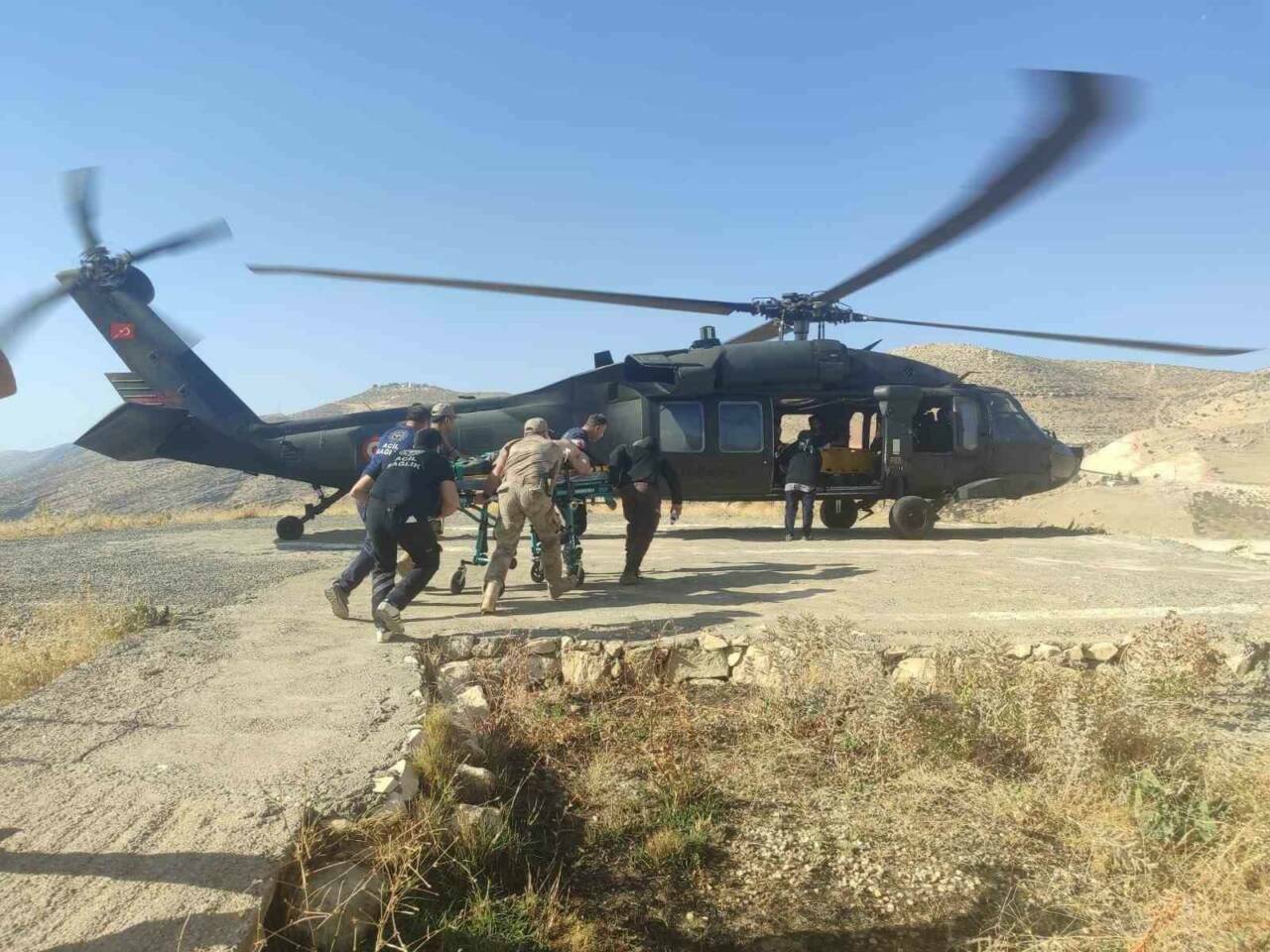 Siirt’in Eruh ilçesinde petrol üretim sahasında çalışan bir işçi, yaşadığı