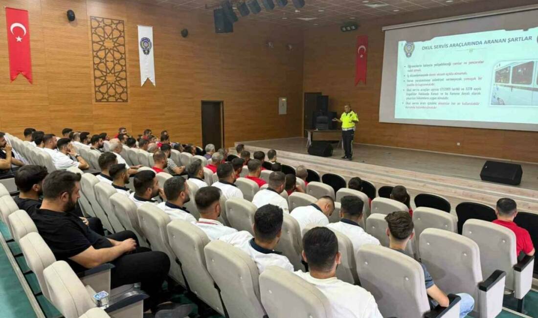 Siirt'te okul servis şoförleri ve rehber personele trafik güvenliği, trafik