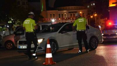 Siirt’te trafik düzeni ve güvenliğinin sağlanması amacıyla polis ekiplerince gerçekleştirilen