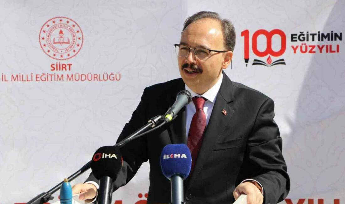 Siirt'te 80. Yıl İlköğretim Okulu'nda düzenlenen törenle 2025-2026 eğitim-öğretim yılı