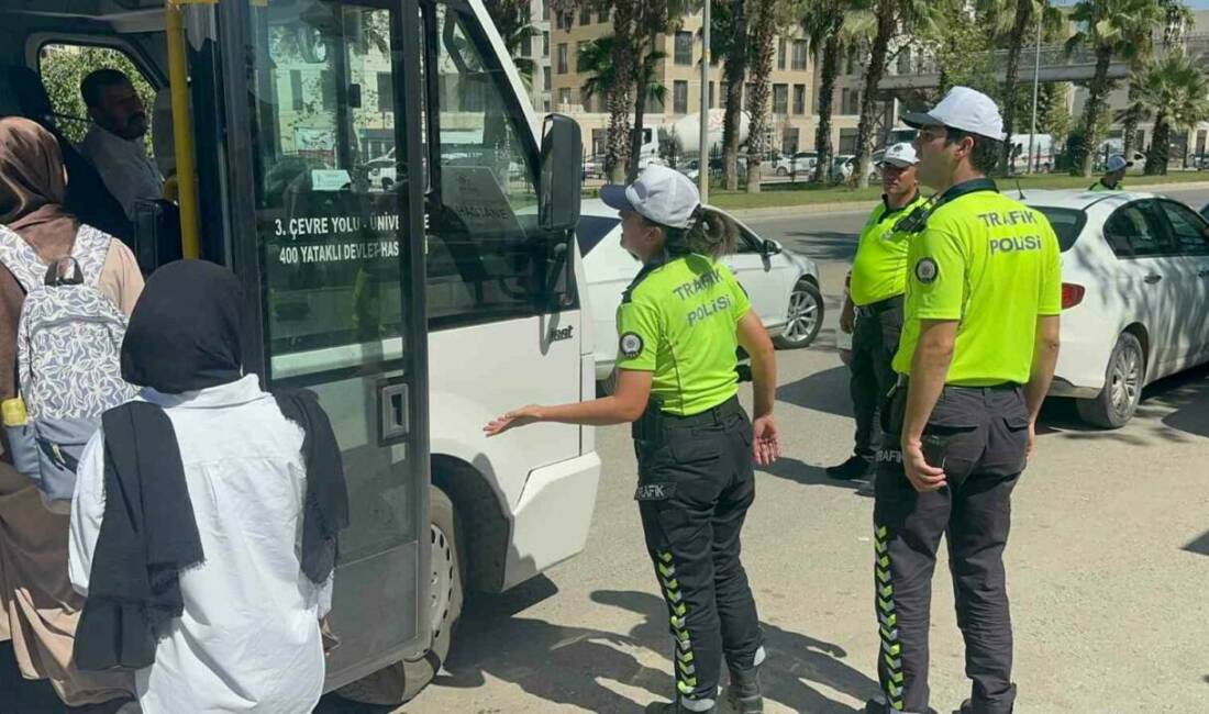 Adıyaman'da, bir minibüs sürücüsü ile trafik polisleri arasında gerginlik yaşandı.
