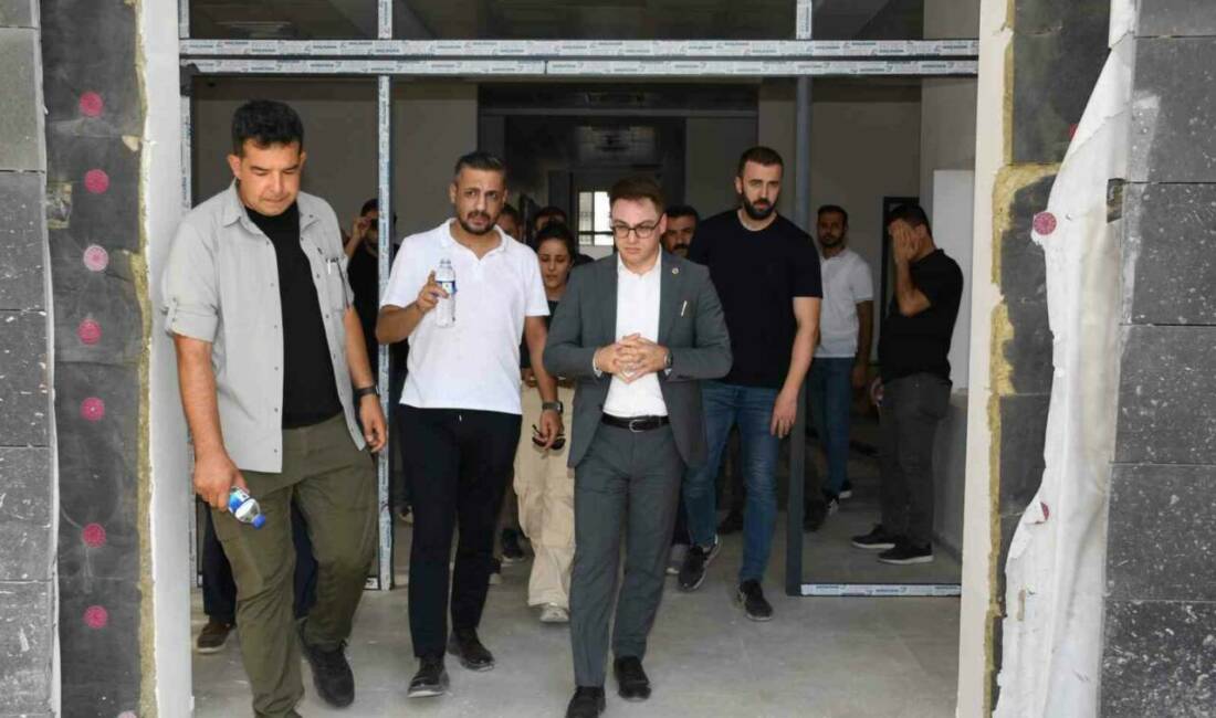Şırnak Vali Yardımcısı Murat Çiçek, Silopi ilçesinde devam eden kamu