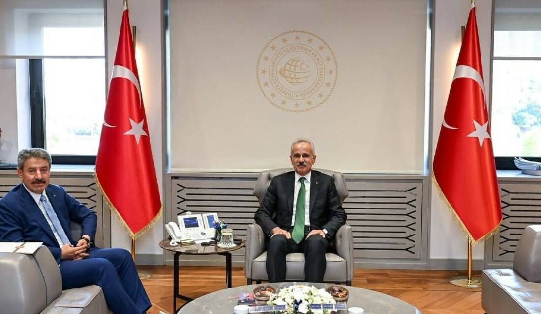 Şırnak’ın ulaşım ağı güçleniyor: Bakanlık yeni yol projesine start verdi Şırnak'ta, Cizre yolu üzerindeki tünel çıkışından Silopi'ye uzanacak yeni yol