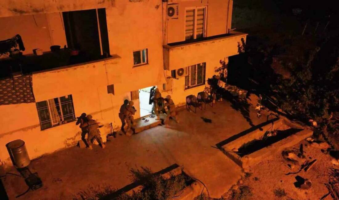 Şırnak'ta yapılan operasyonda 20 kilo 700 gram esrar maddesi bulunarak