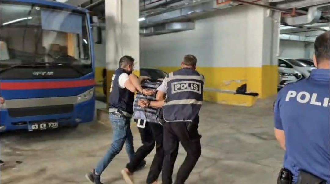 Eniştesini öldüren zanlı yakalandı Şanlıurfa’nın Siverek ilçesinde, alacak verecek meselesi yüzünden çıkan tartışmada eniştesini