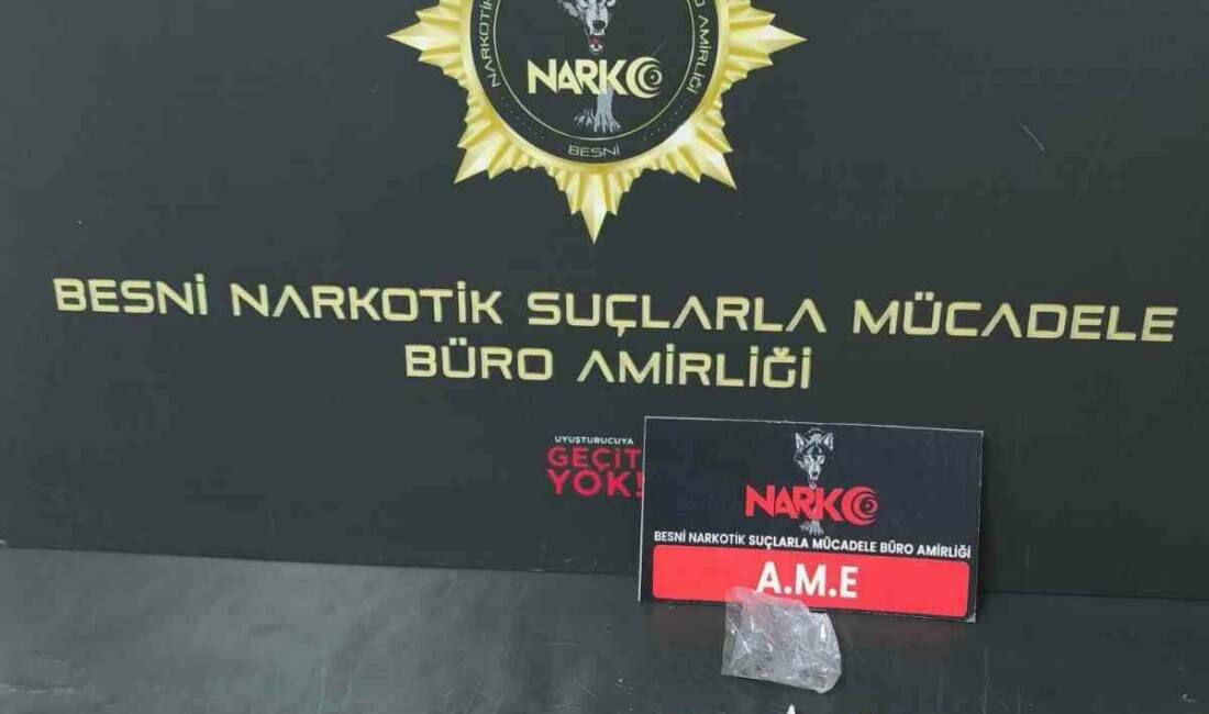 Adıyaman'ın Besni ilçesinde durumlarından şüphelenilen 3 kişi uyuşturucu bulundurdukları gerekçesiyle