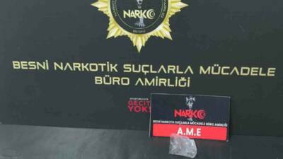 Adıyaman'ın Besni ilçesinde durumlarından şüphelenilen 3 kişi uyuşturucu bulundurdukları gerekçesiyle