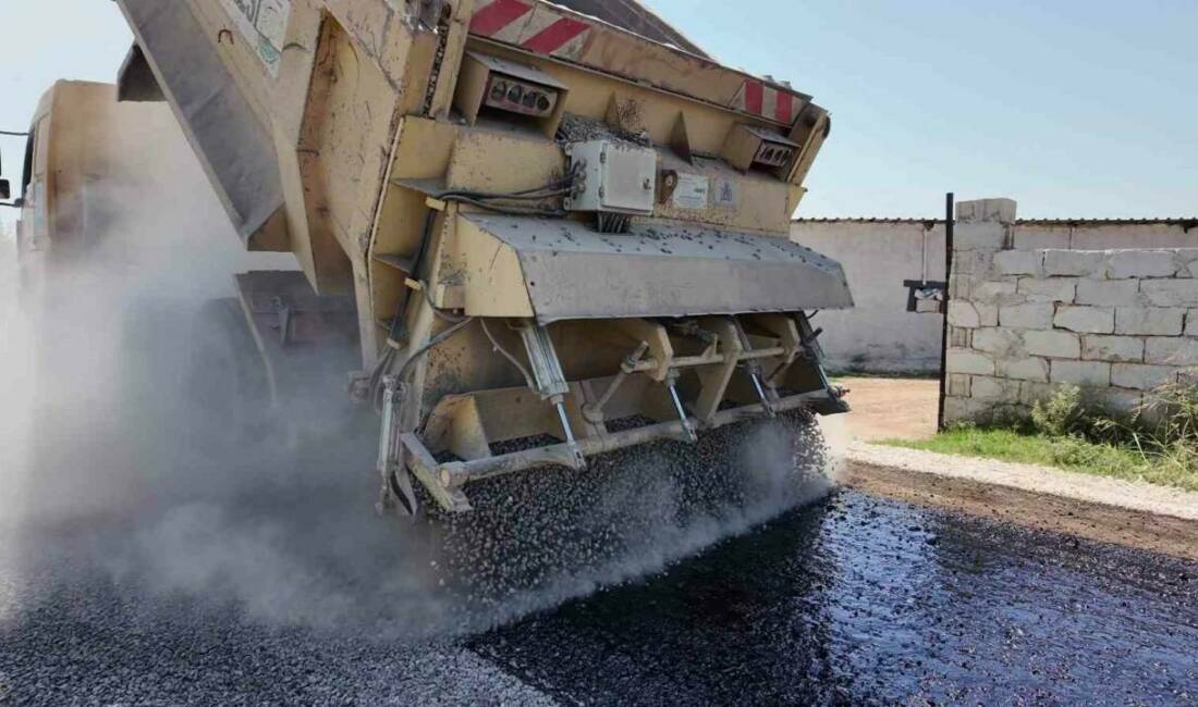 Suruç ilçesinde Şanlıurfa Büyükşehir Belediyesi ekipleri tarafından 7 kilometrelik yol